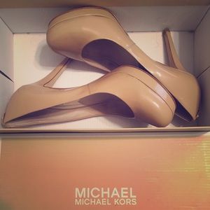 Michael kors nude heels